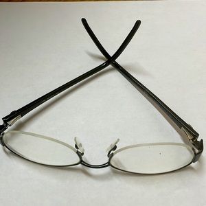Gucci women’s eyeglasses frames.  Can be used for new prescription.